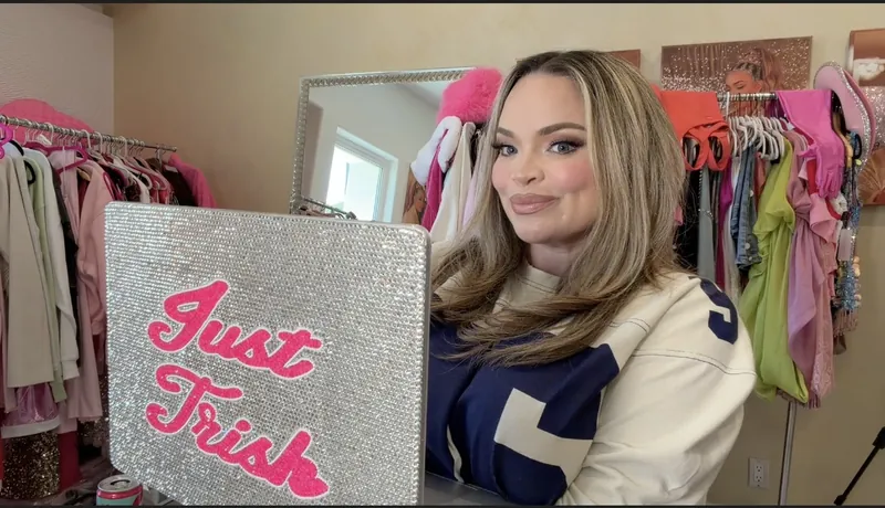 TRISHA ANSWERS YOUR BURNING QUESTIONS!! PAST FRIENDSHIPS, BOOK DRAMA, AND MORE TEA!