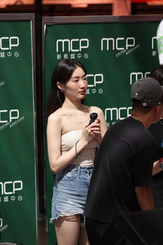 聽聞佢係余思霆的台灣朋友