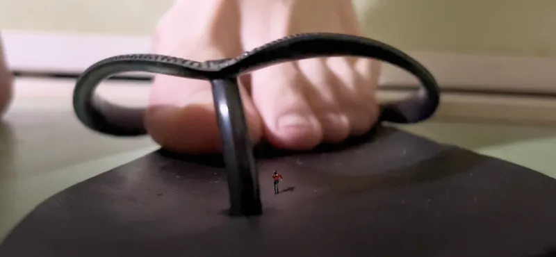Frozen tiny man climbed into the stranger's boot to warm up